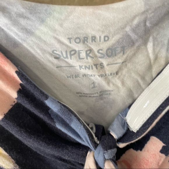 Torrid SUPER SOFT BLUE BRUSHSTROKES TIE FRONT OFF SHOULDER PEPLUM TOP - Picture 5 of 6